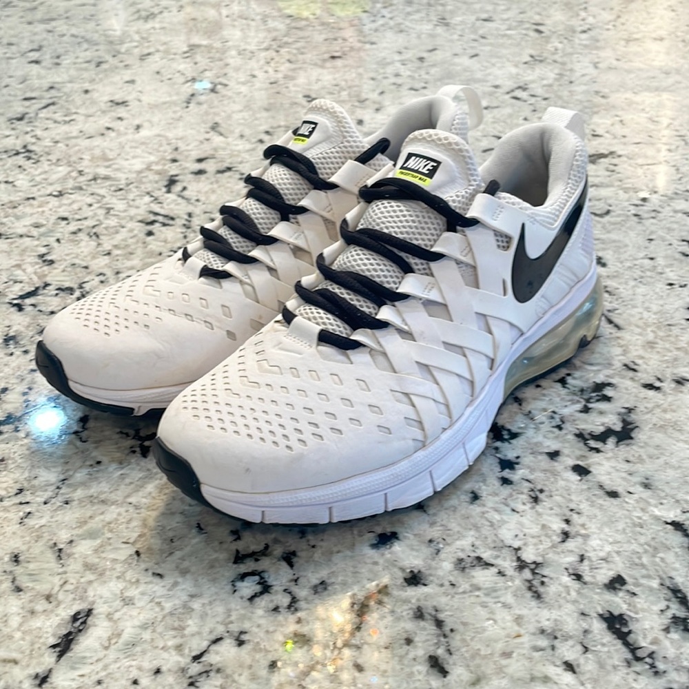 Nike Fingertrap Max Men’s Shoes Size 9
